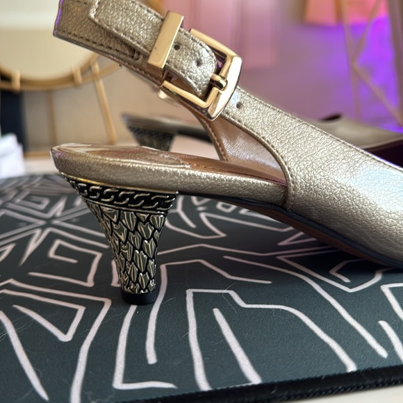NWOT J. Renee Slingback kitten heels - Picture 2 of 4